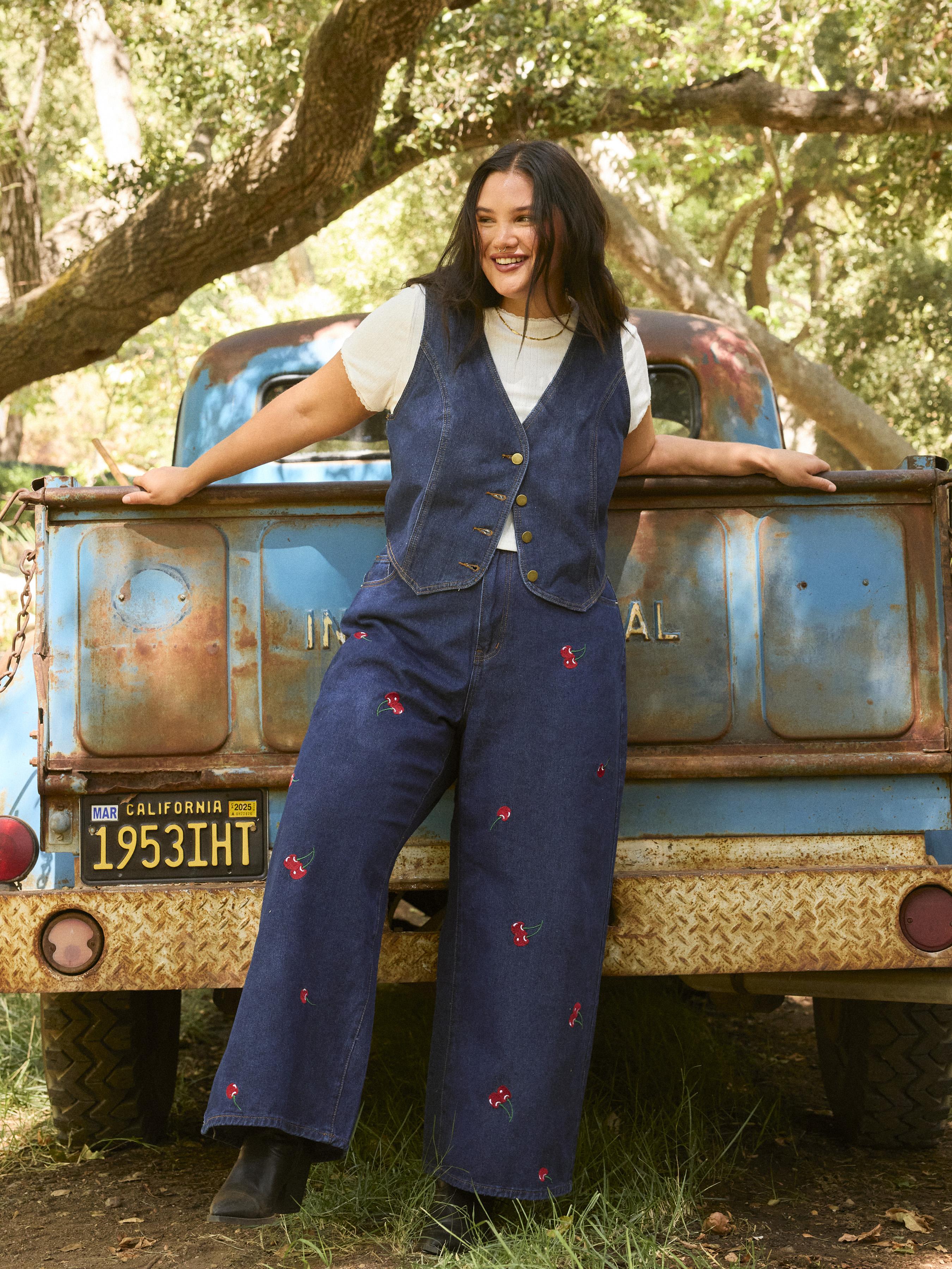 Denim V-neck Button Vest Curve & Plus by CIDER