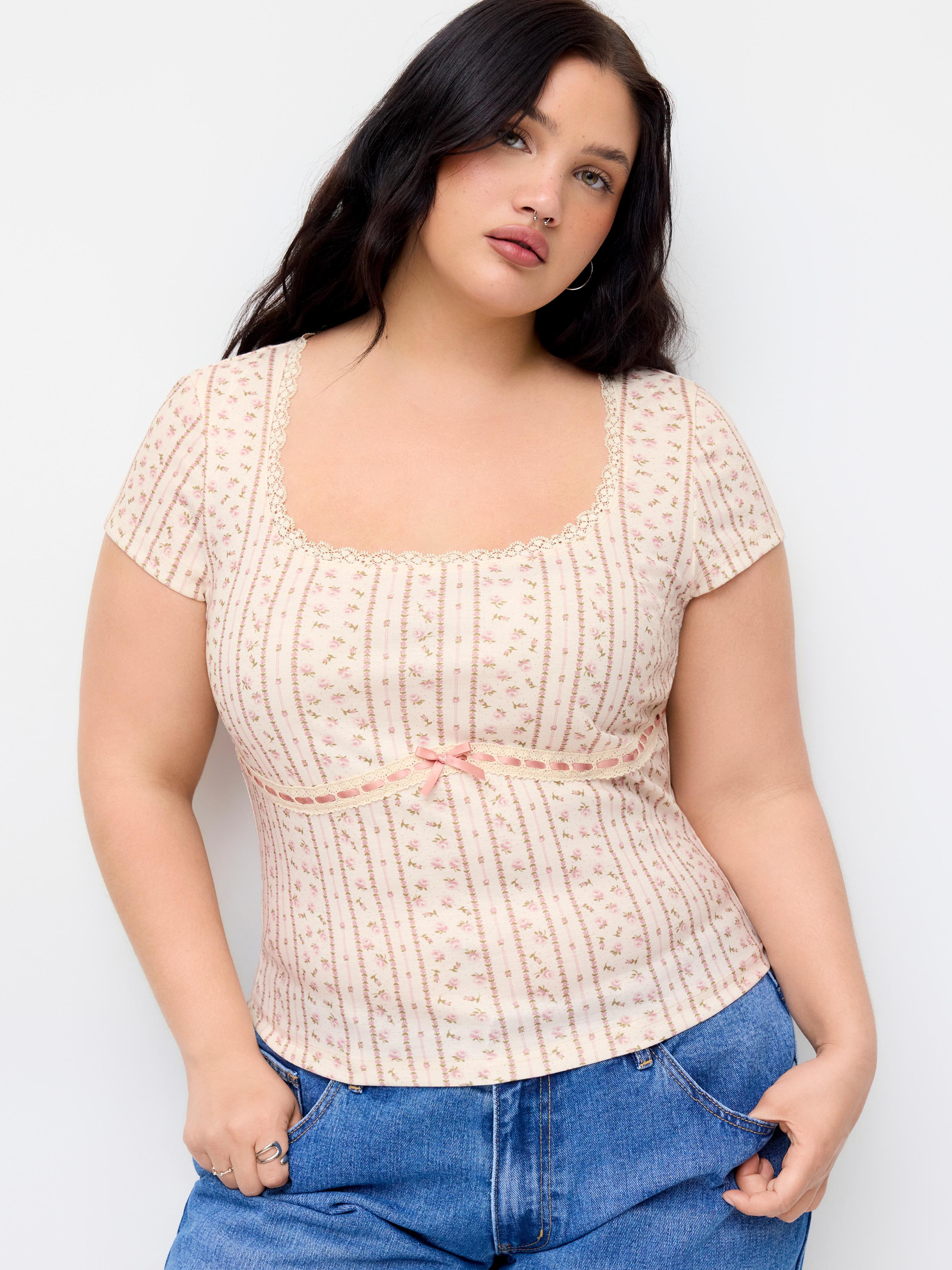 Ditsy Floral Bowknot Lace Trim Short Sleeve Top Curve & Plus by CIDER