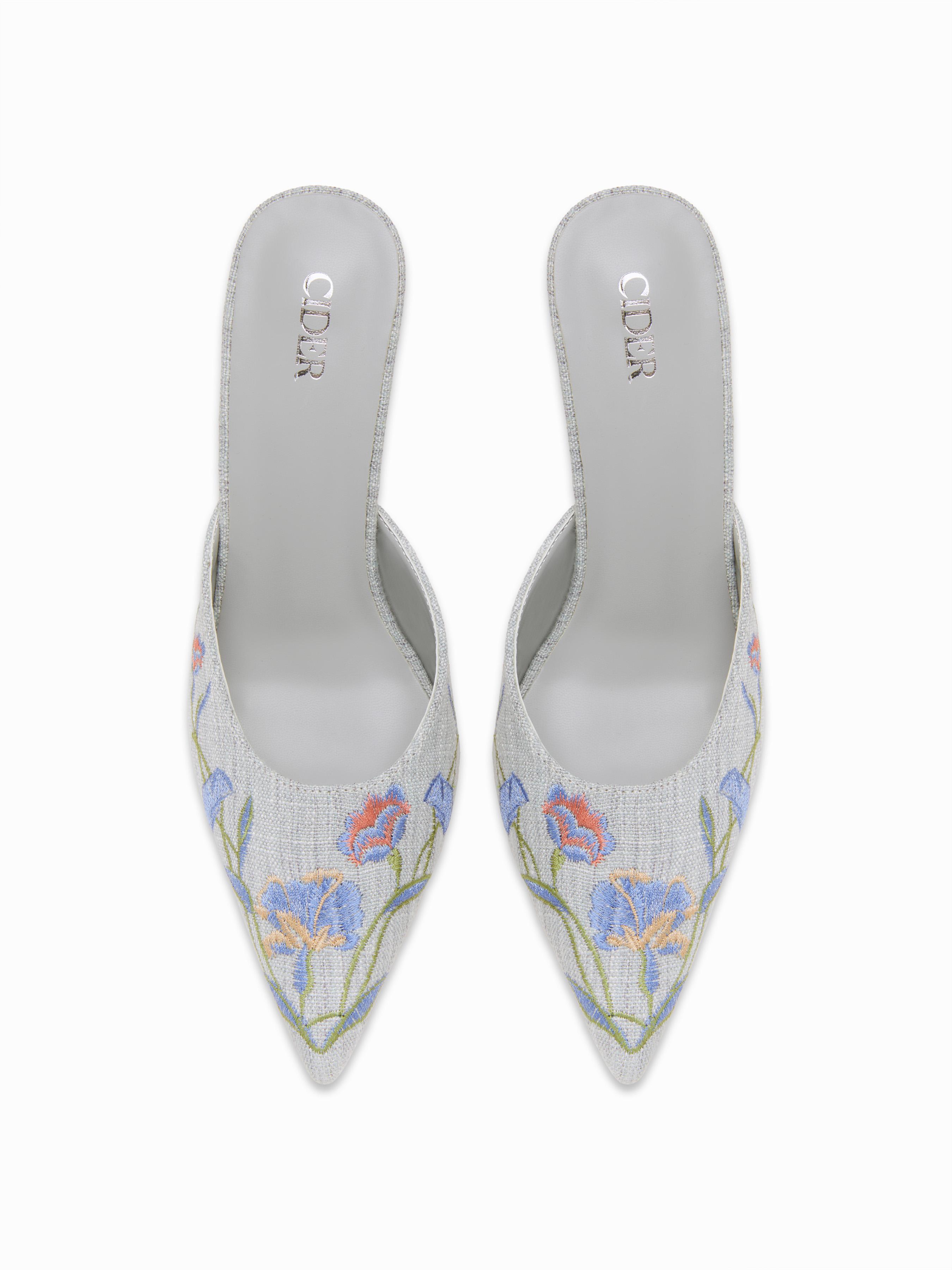 FLOWER EMBROIDERED POINTED TOE HEELS by CIDER