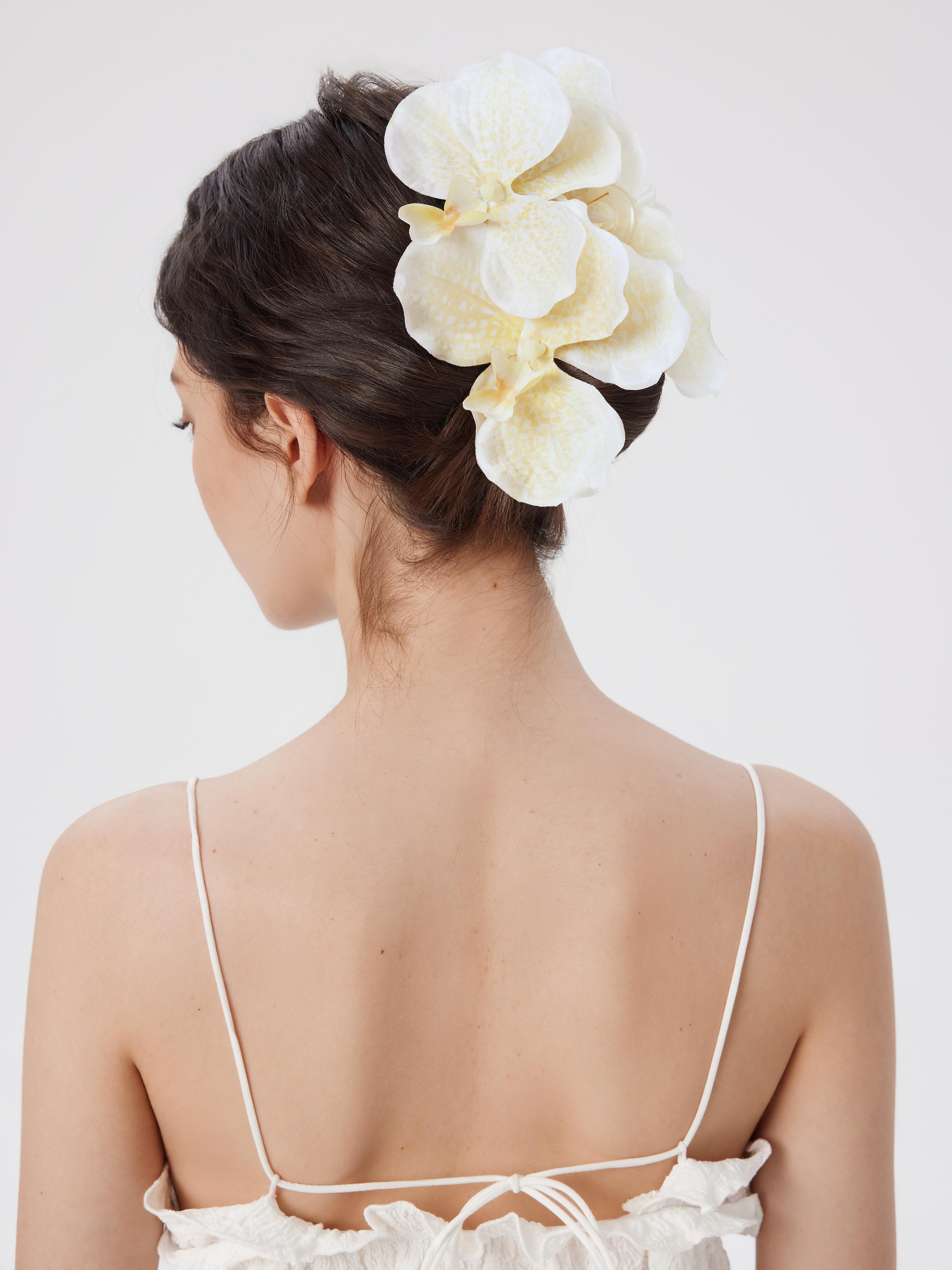LARGE FLOWER HAIR CLAW by CIDER