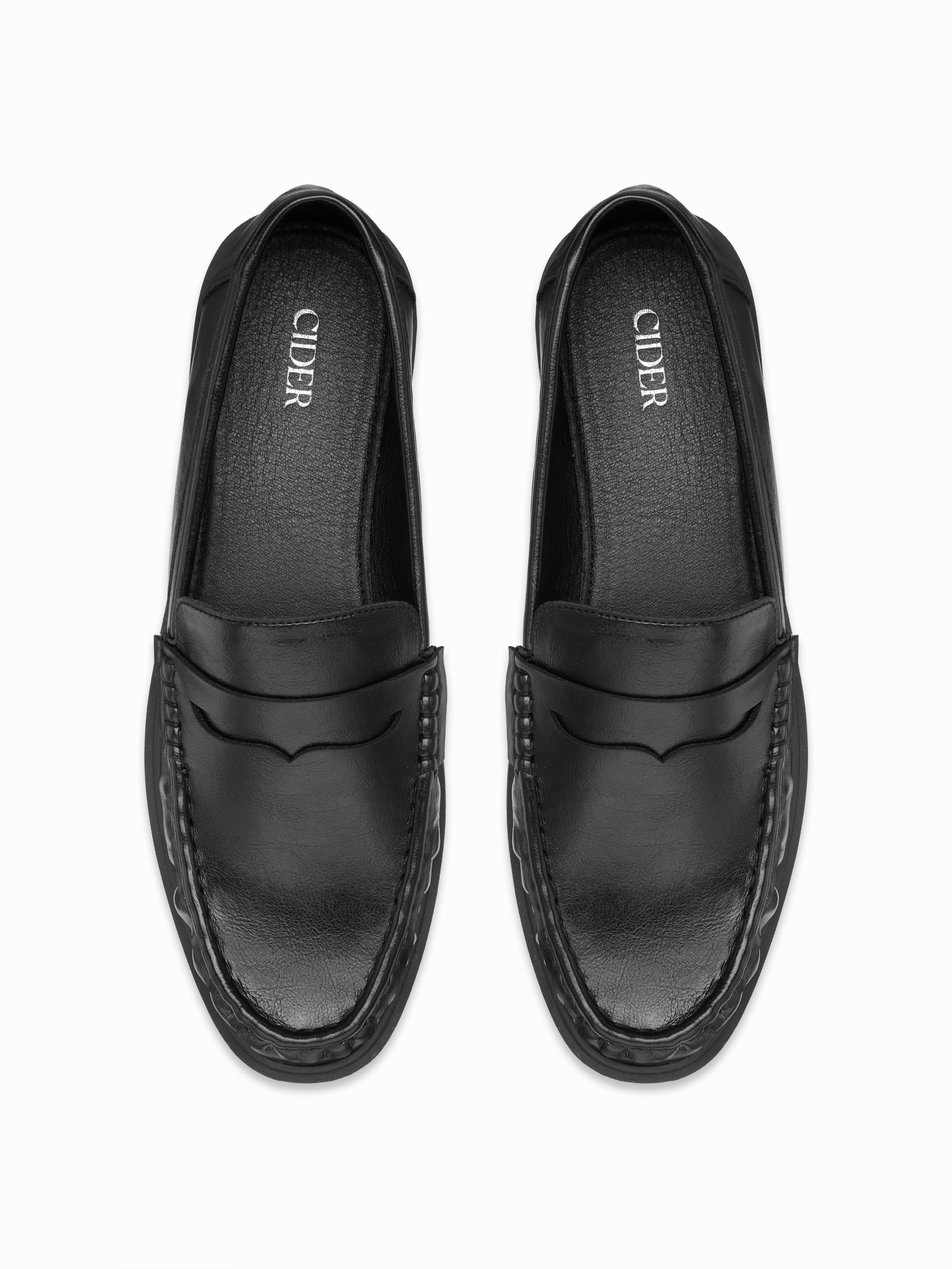 ROUND TOE PLEATED LOAFERS by CIDER