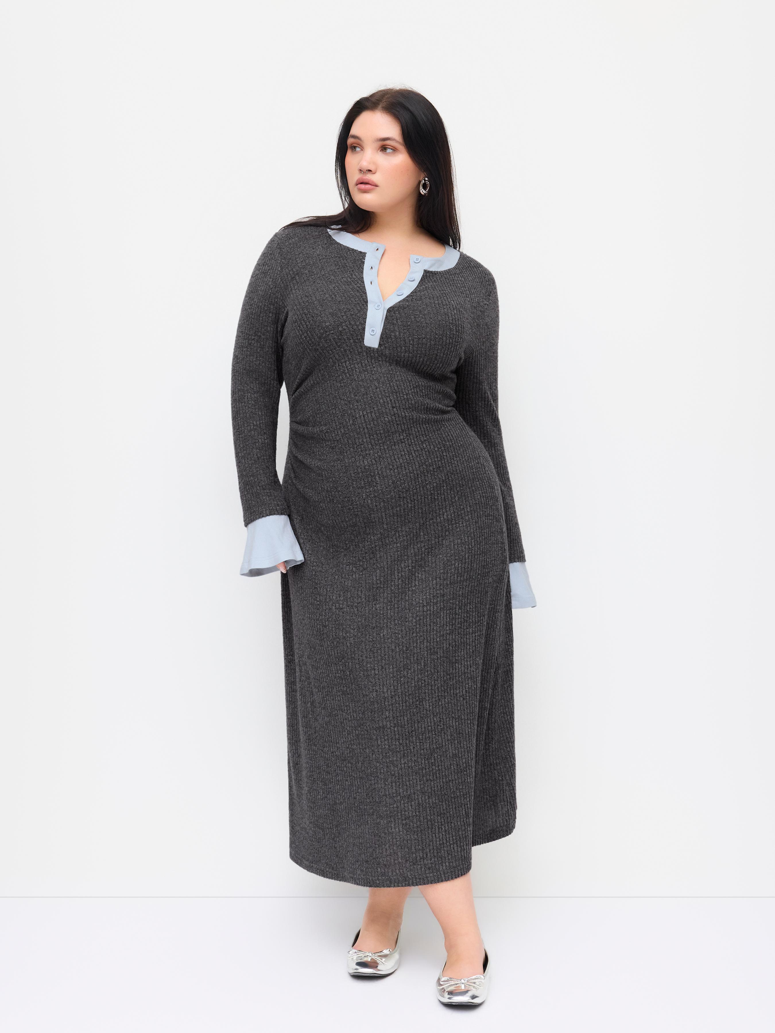 Round Neck Contrasting Binding Ruched Maxi Dress Curve & Plus by CIDER