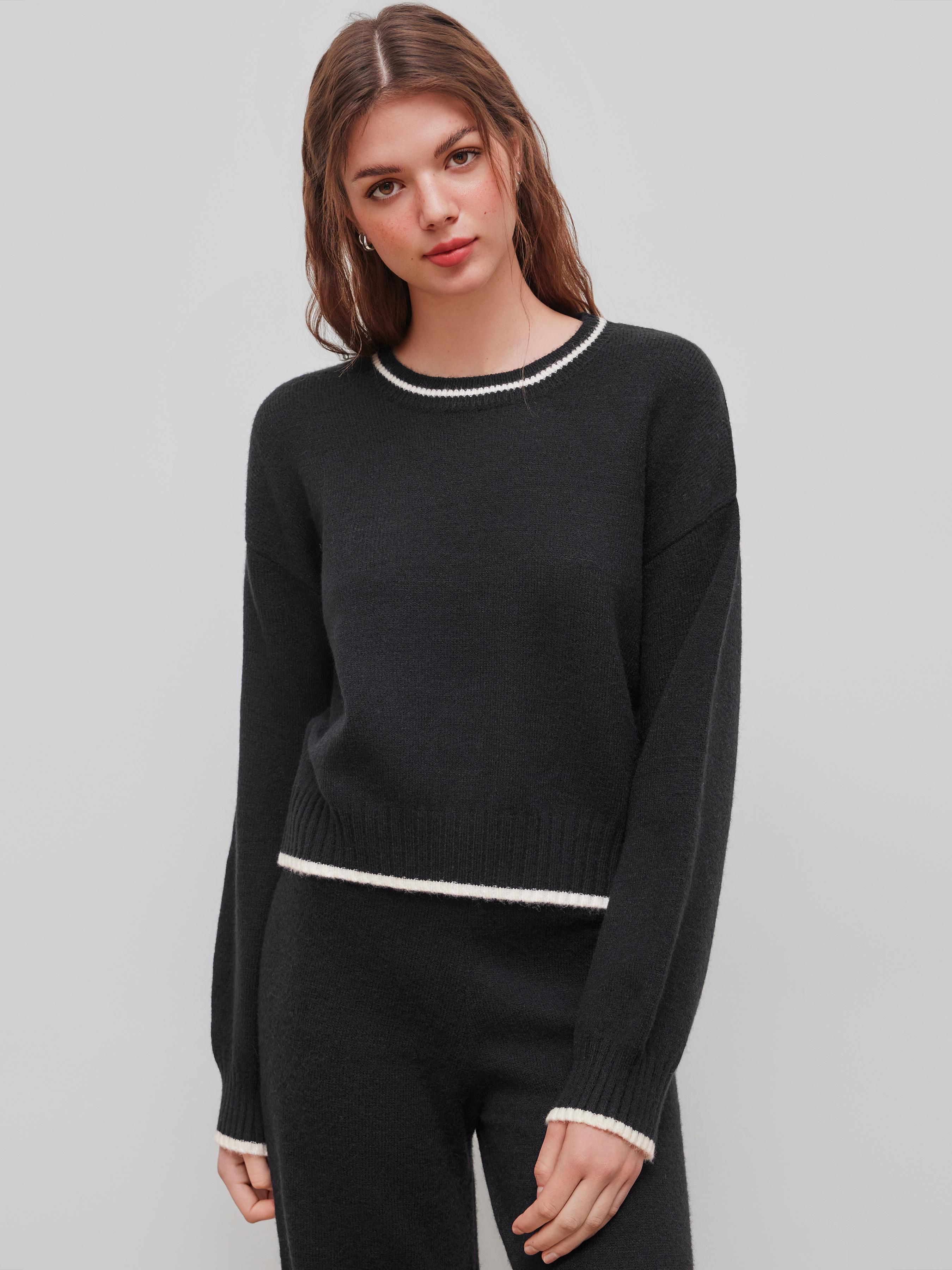 Round Neckline Contrasting Binding Knitted Top by CIDER