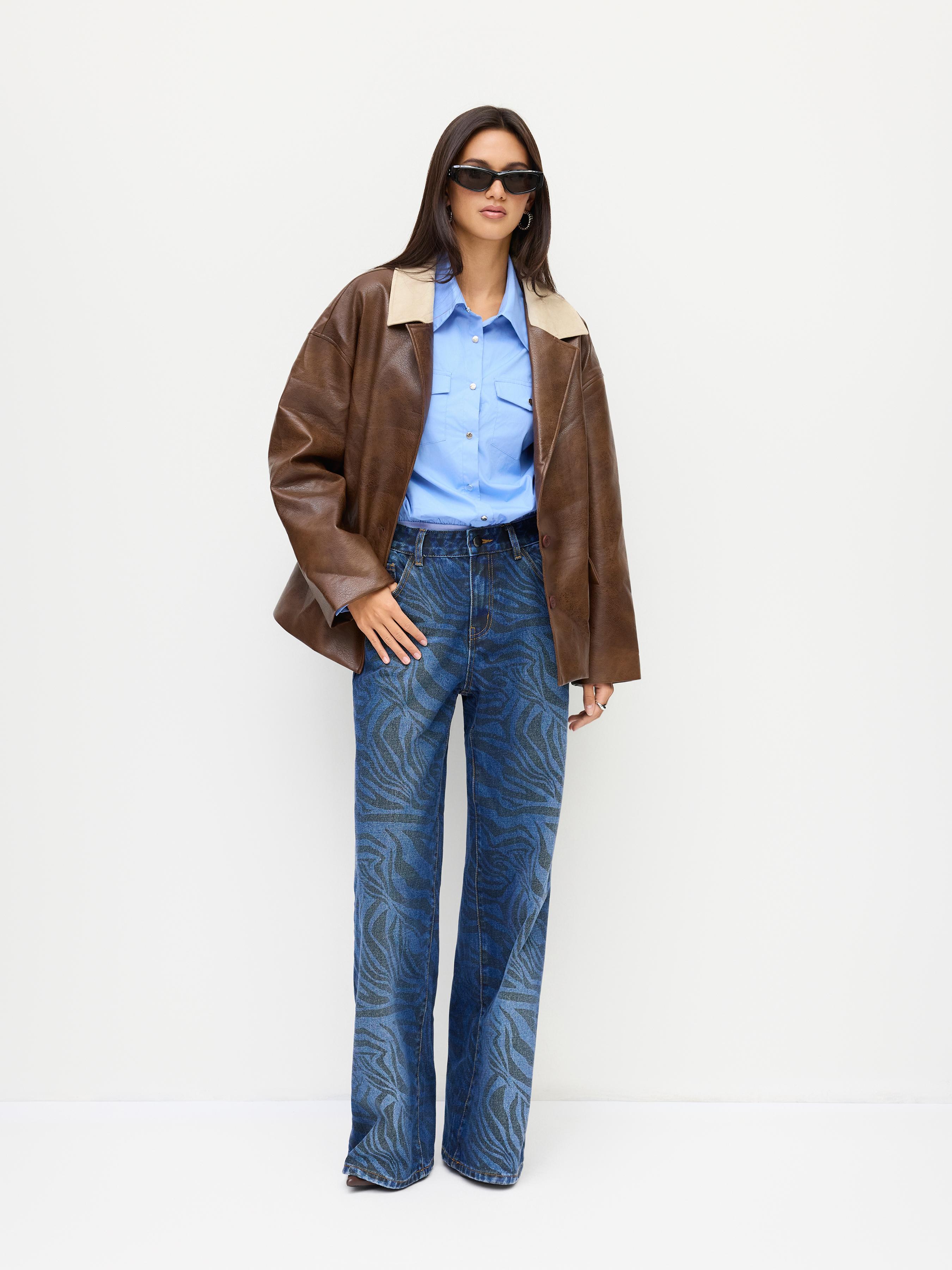 Zweifarbiger Oversize-Jacket aus Kunstleder mit gekerbten Kragen und Knöpfen by CIDER