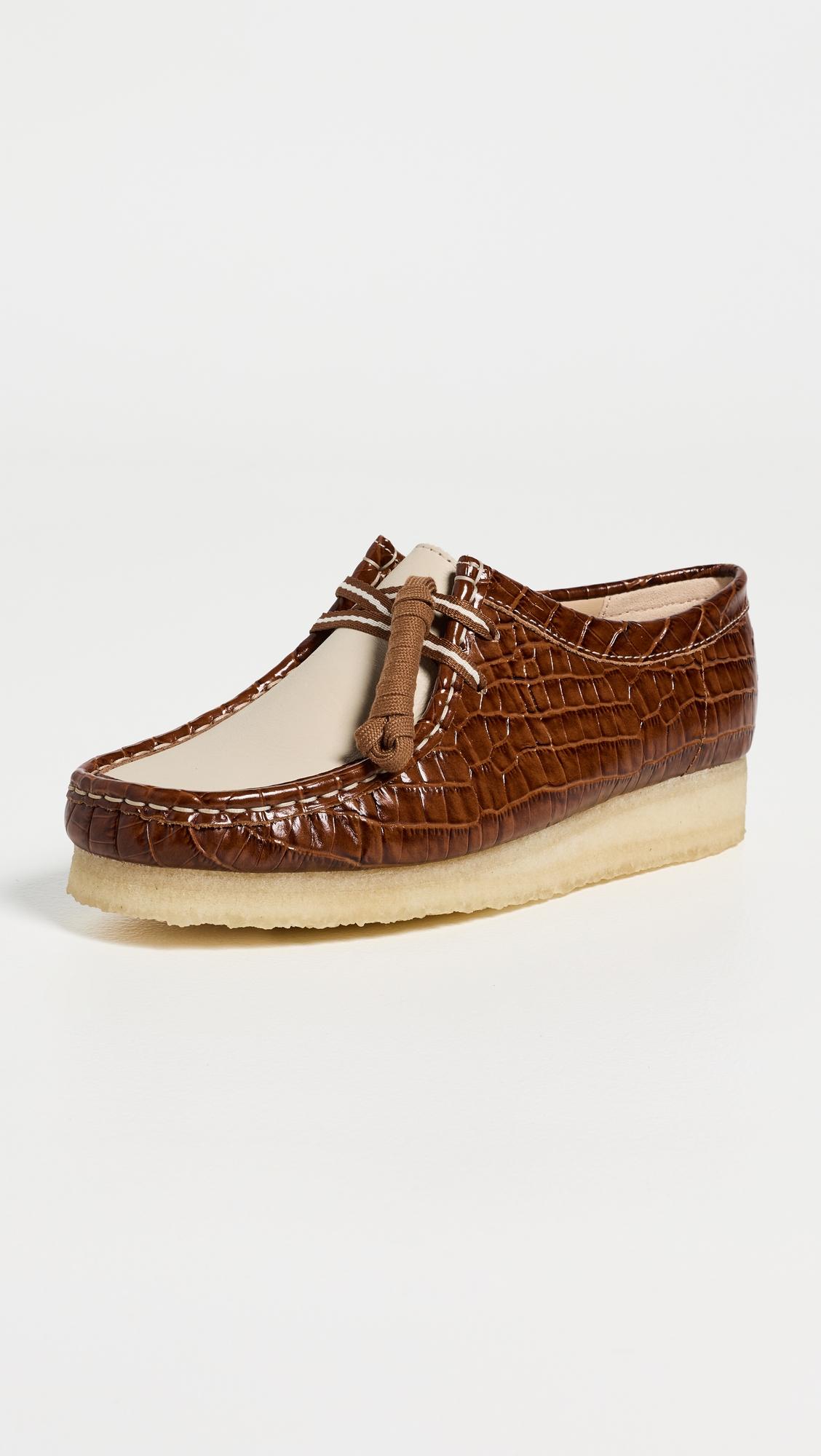 Wallabee Flats by CLARKS