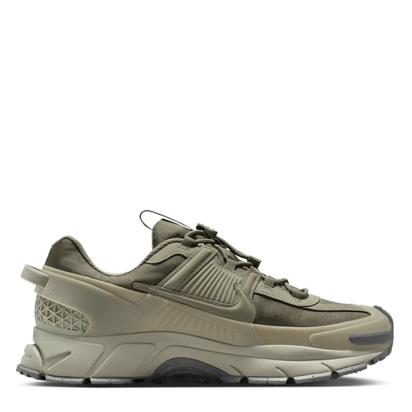 NIKE Vomero Roam Low Trainers by COGGLES