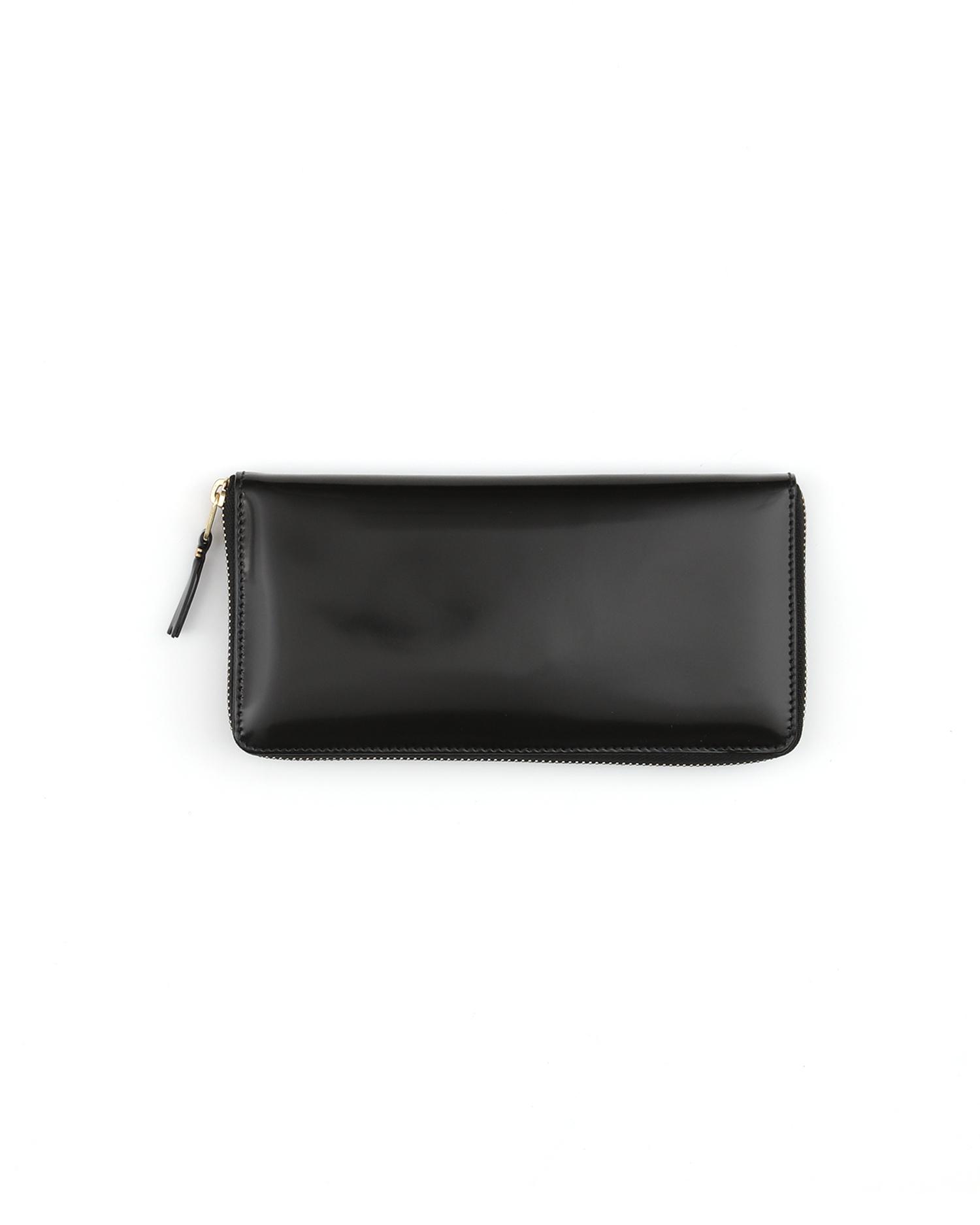 Patent leather continental wallet with contrast lined by COMME DES GARCONS