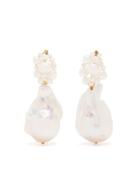 TRA-LA-LA pearl earrings by COMPLETEDWORKS
