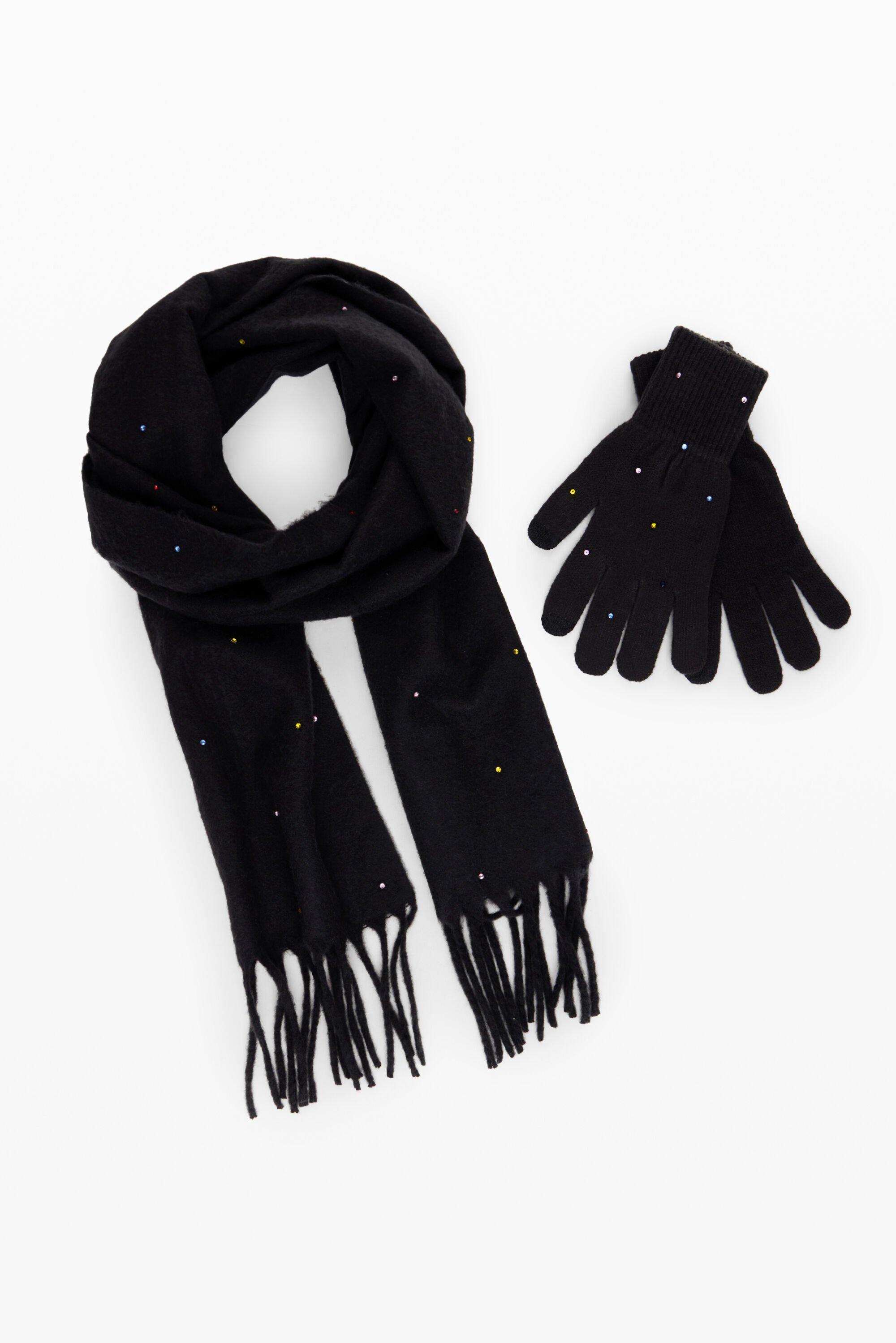 Set of gloves and scarf with polka dot pattern by DESIGUAL