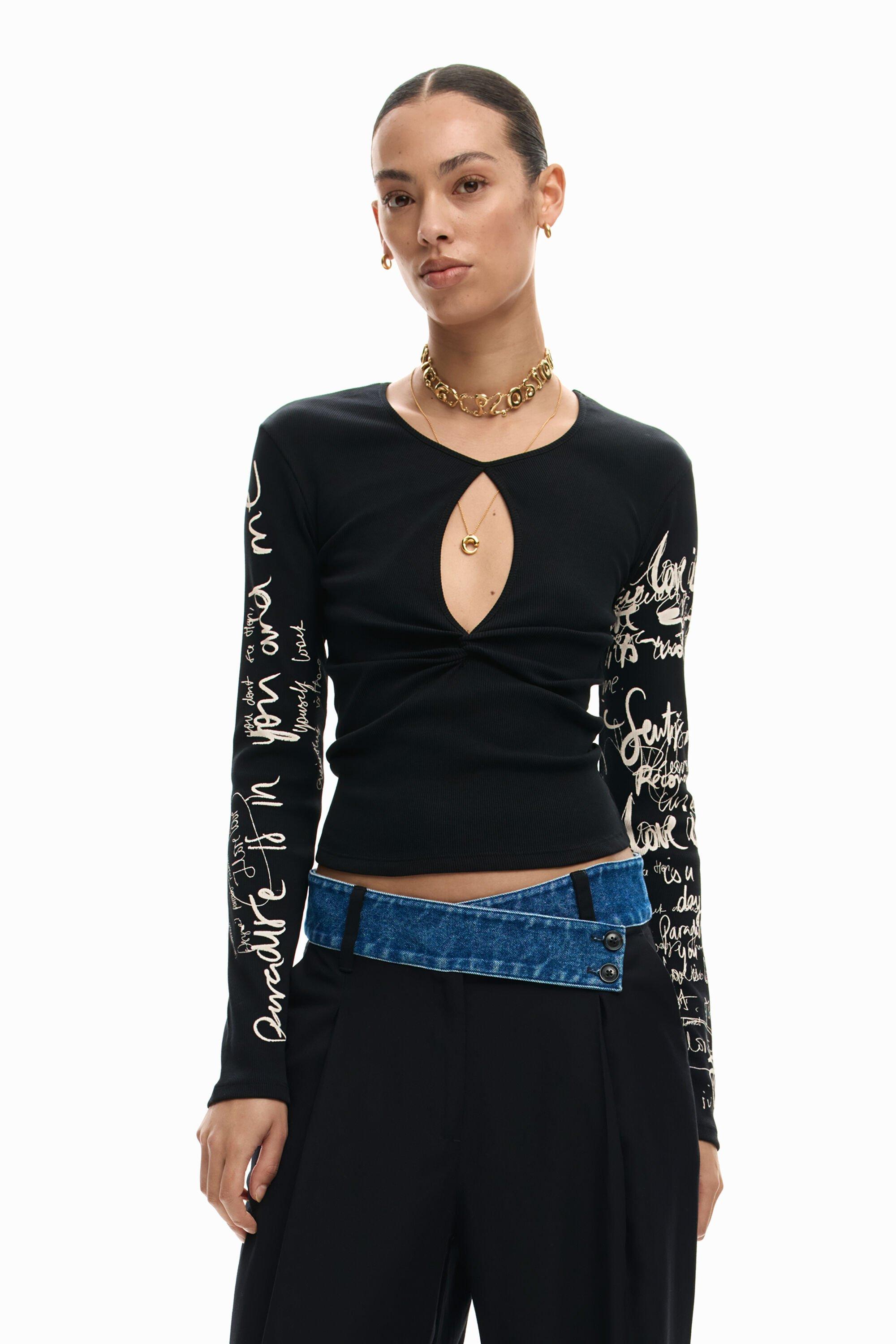 T-shirt opening lettering by DESIGUAL