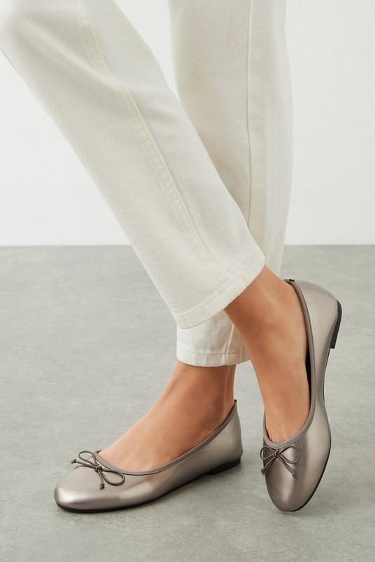Phoebe Bow Ballet Flats by DOROTHY PERKINS