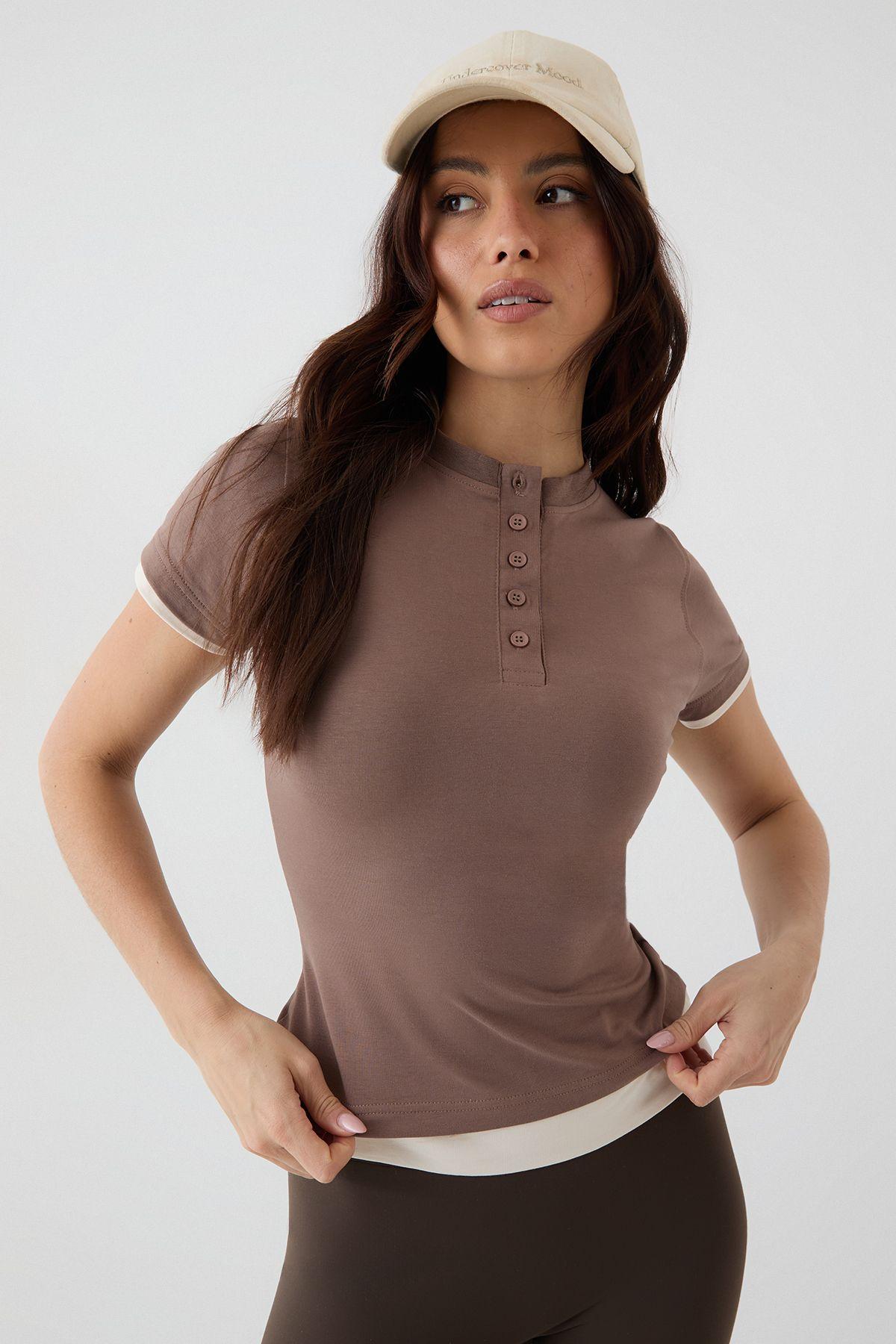 DSGN Studio Contrast Button Detail Short Sleeve Top by DSGN STUDIO
