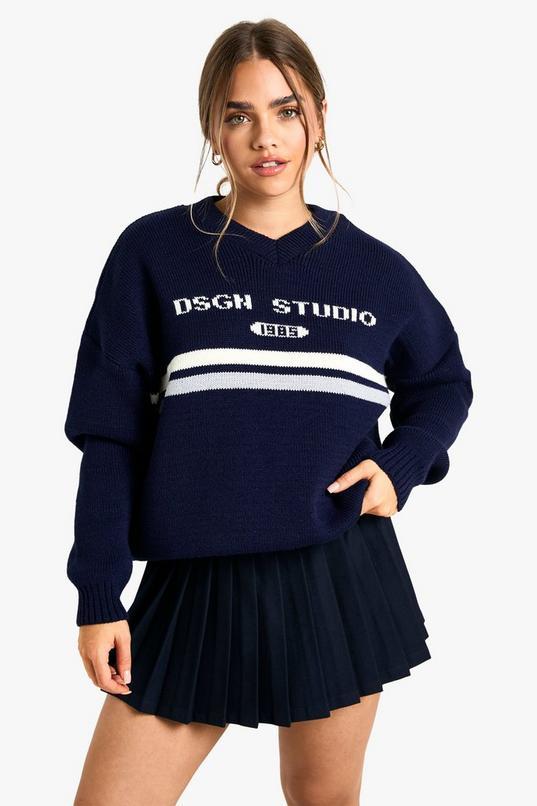 Petite DSGN Studio V Neck Knitted Jumper by DSGN STUDIO Petite DSGN Studio V Neck Knitted Jumper by DSGN STUDIO