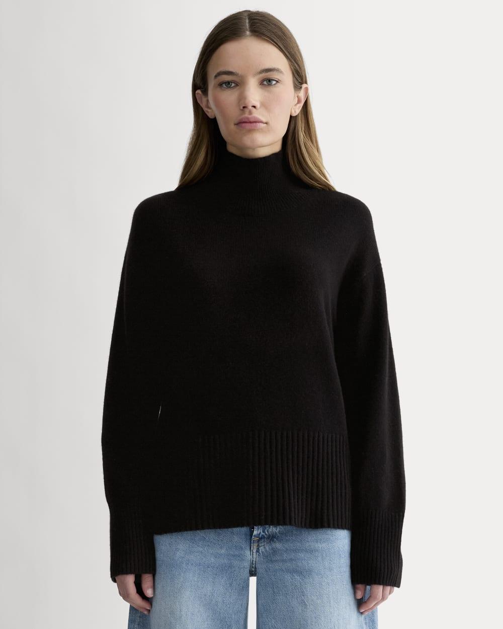 The Boxy Turtleneck in Cashmere | Black by EVERLANE
