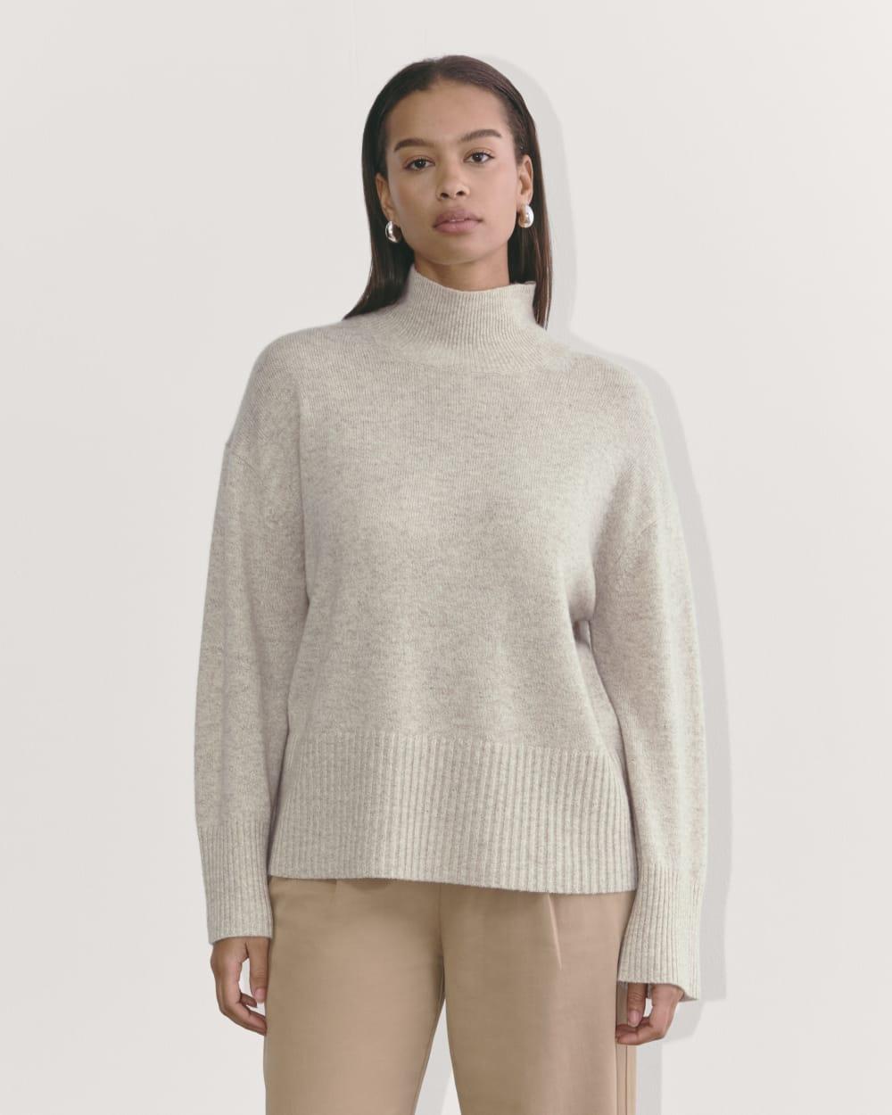 The Boxy Turtleneck in Cashmere | Canvas by EVERLANE