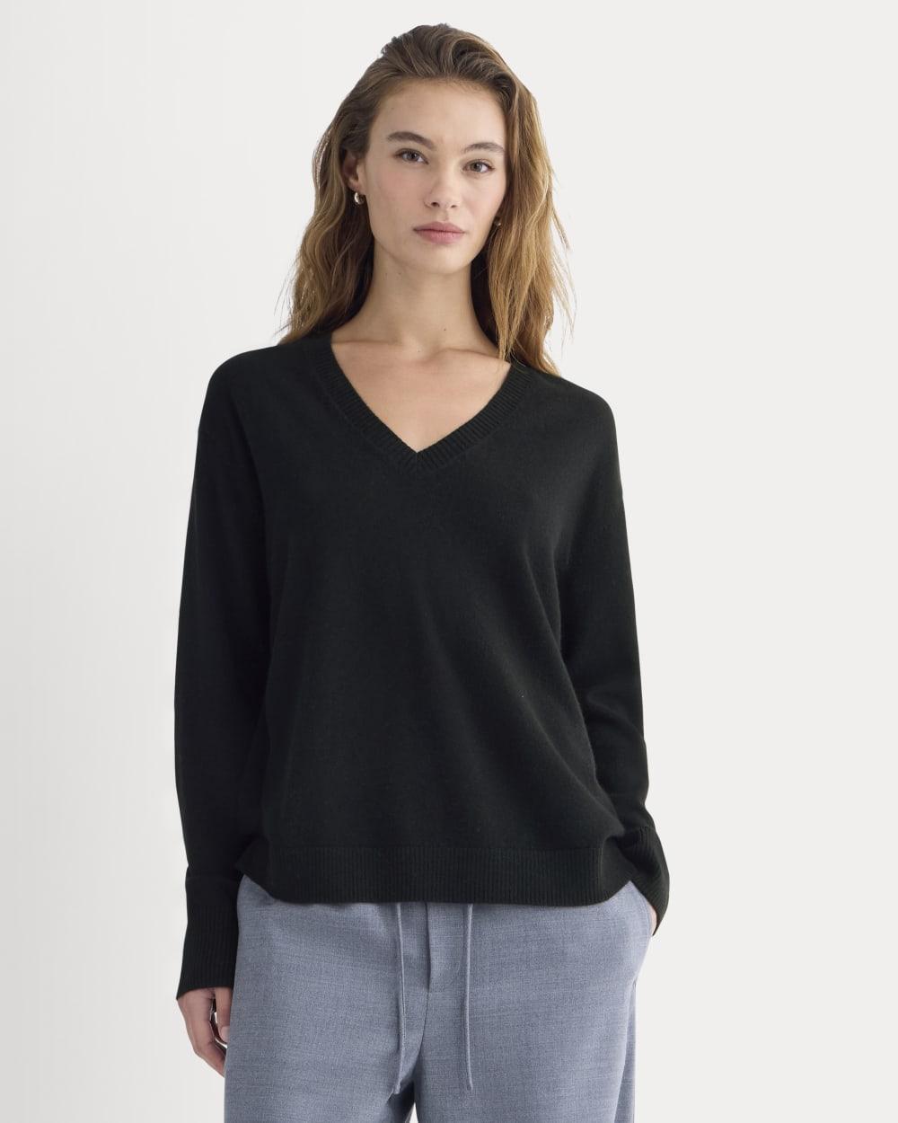 The Classic V in Cashmere | Black by EVERLANE