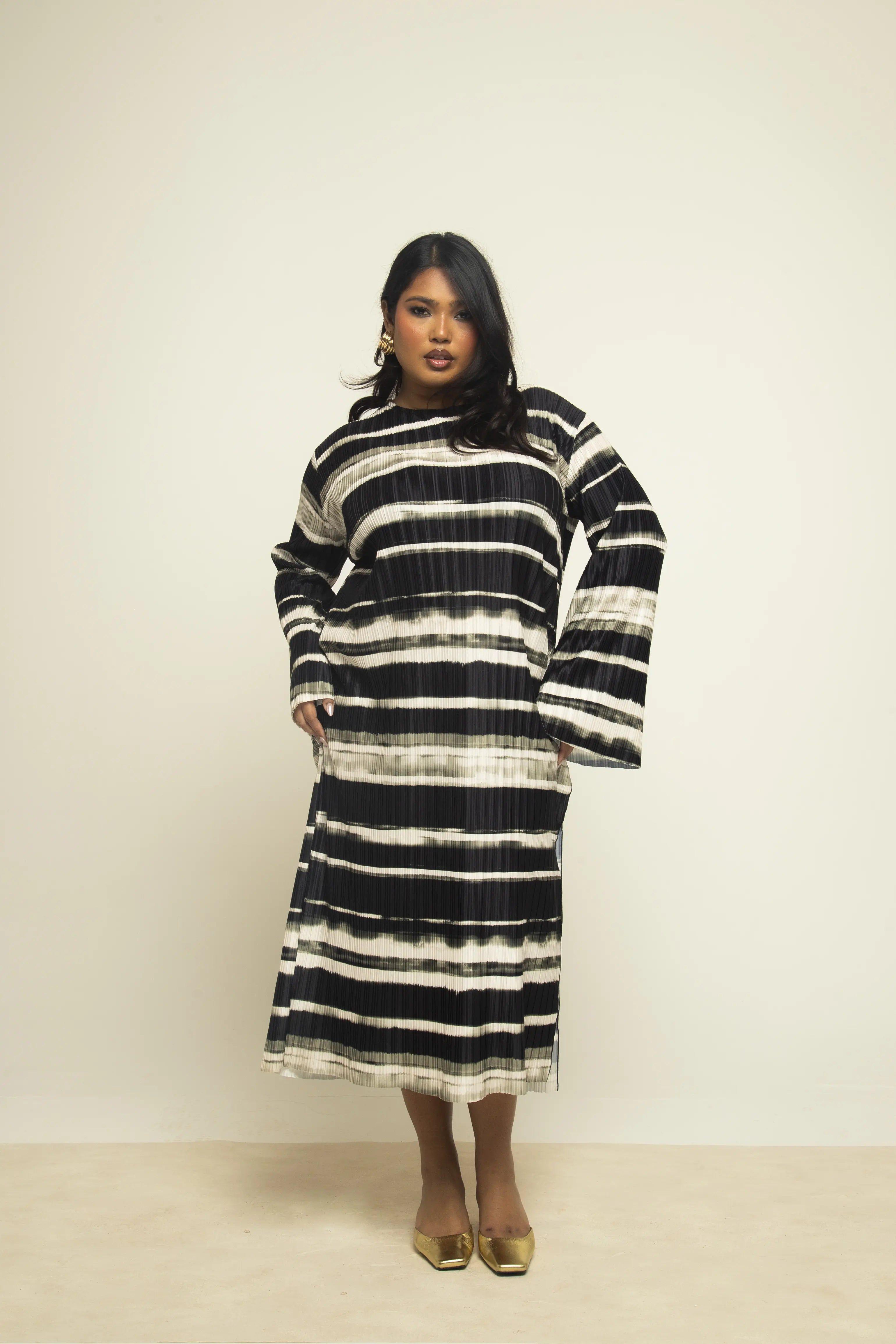 Curve Khaki Striped Flare Sleeve Plisse Midaxi Dress by FASHION-SZN