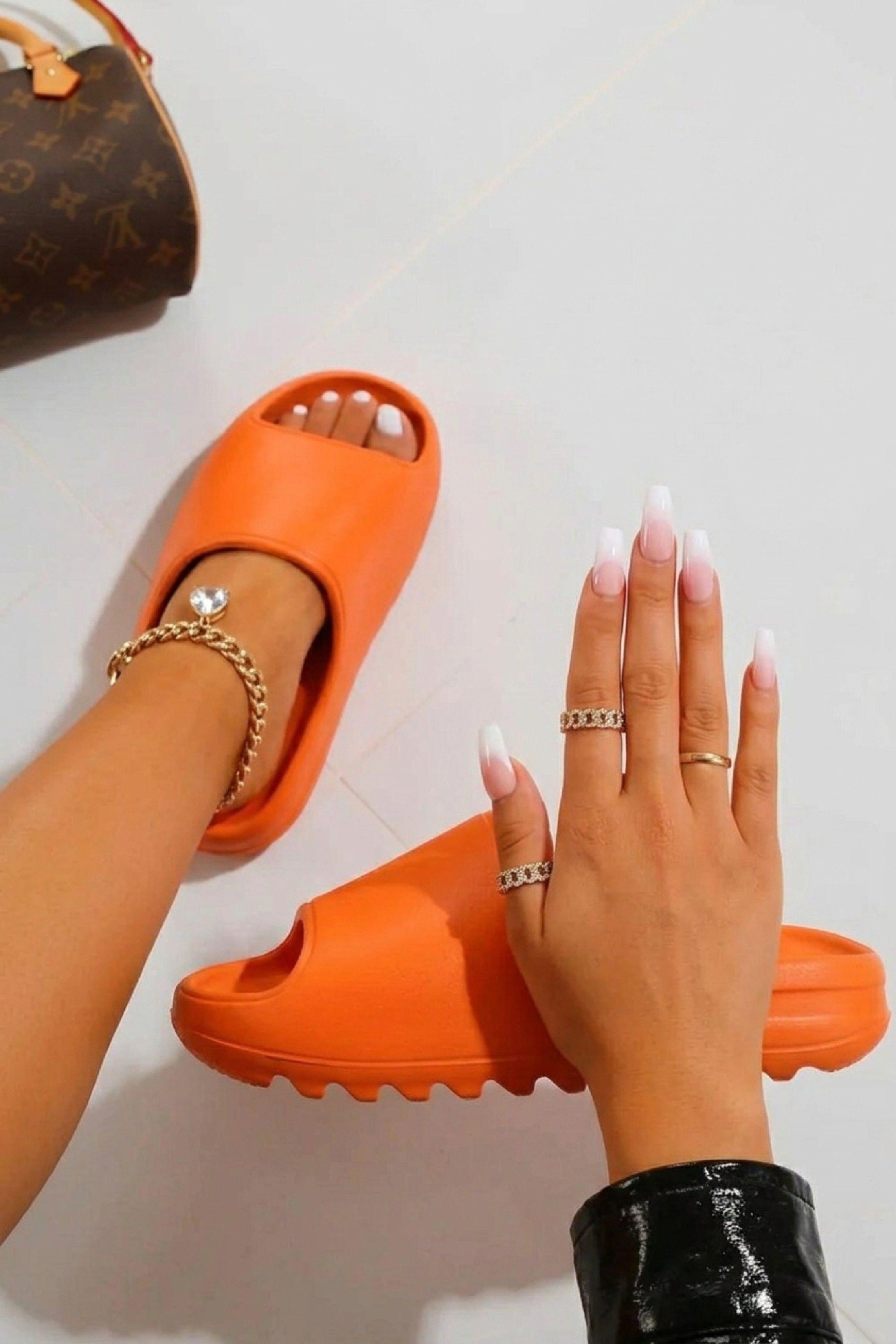 Tread Detail Rubber Flatform Sliders by FEMME LUXE