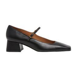 Evan pumps by FLATTERED