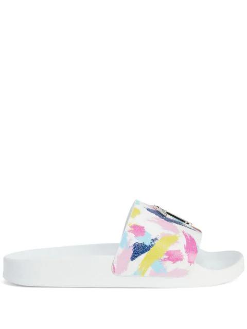Brett slides by GIUSEPPE ZANOTTI