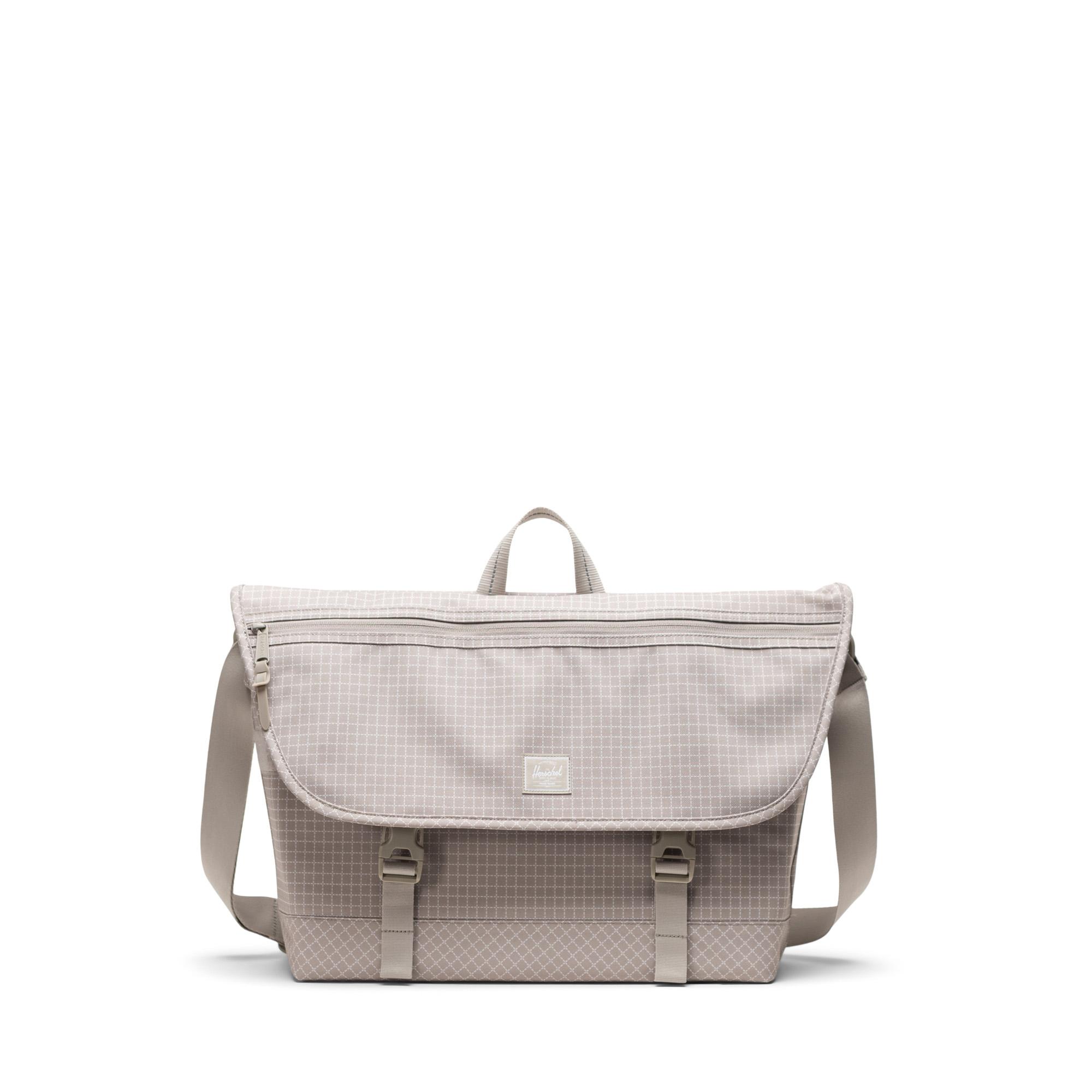 Cove Messenger - 22.5L by HERSCHEL SUPPLY CO