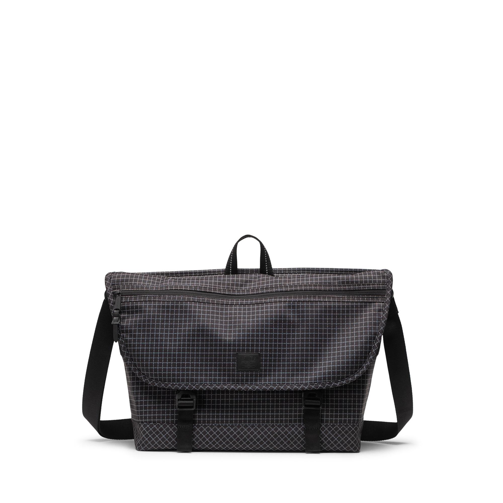 Cove Messenger - 22.5L by HERSCHEL SUPPLY CO