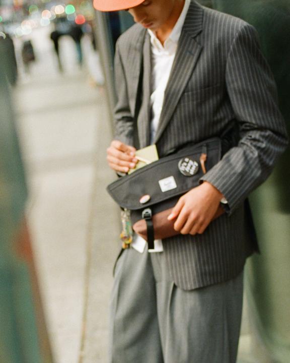 Cove Messenger Small - 7.5L by HERSCHEL SUPPLY CO