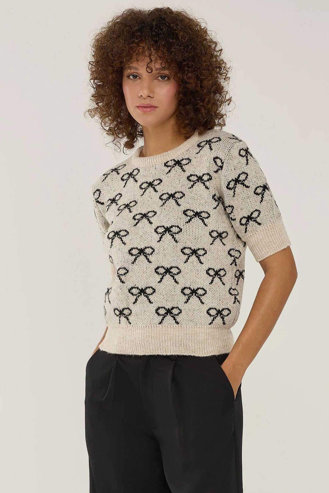 Bow Patterned Short Sleeve Sweater by HICCUP