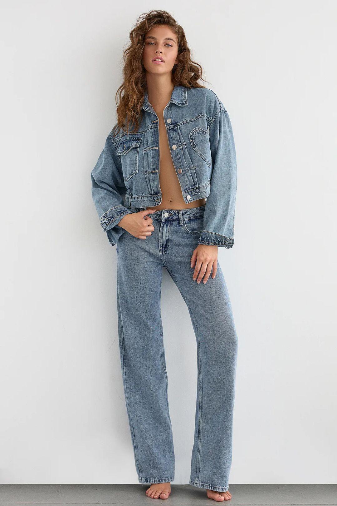 Heart Pocket Straight-Leg Mid-Rise Jeans by HICCUP