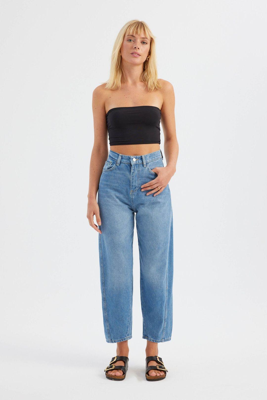 High Waist Boyfriend Jeans by HICCUP