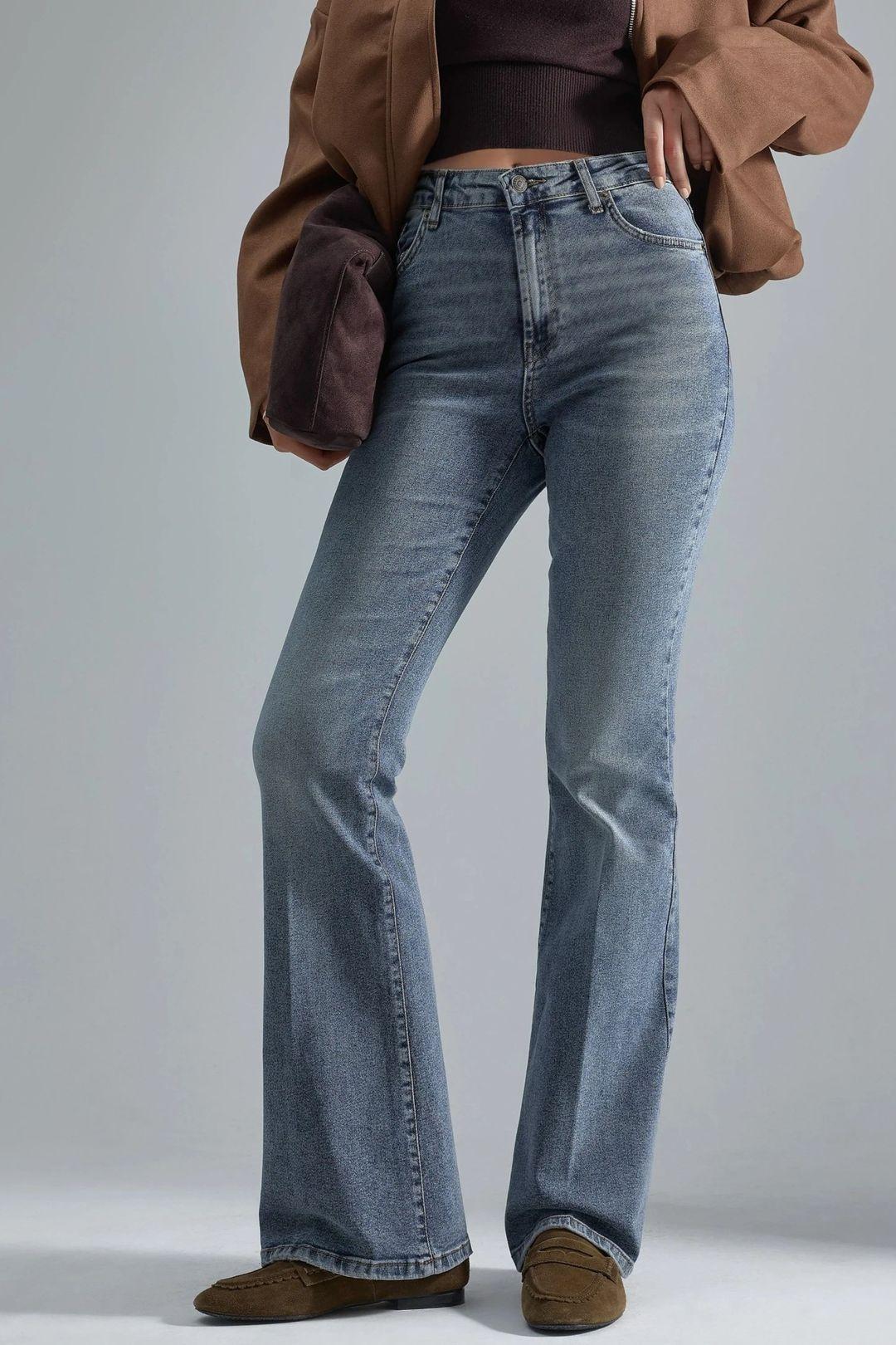 High Waist Flare Jeans by HICCUP