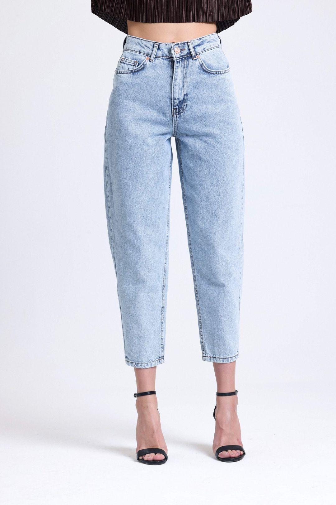 High Waist Mom-fit Jeans by HICCUP
