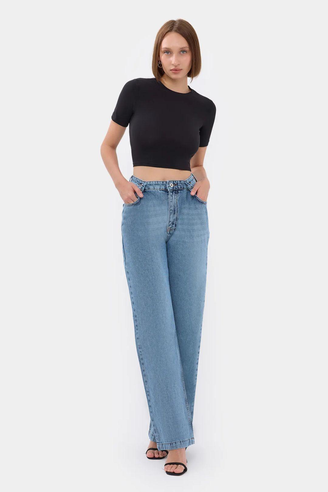 High-Waist Straight-Leg Jeans with Belt Detail by HICCUP