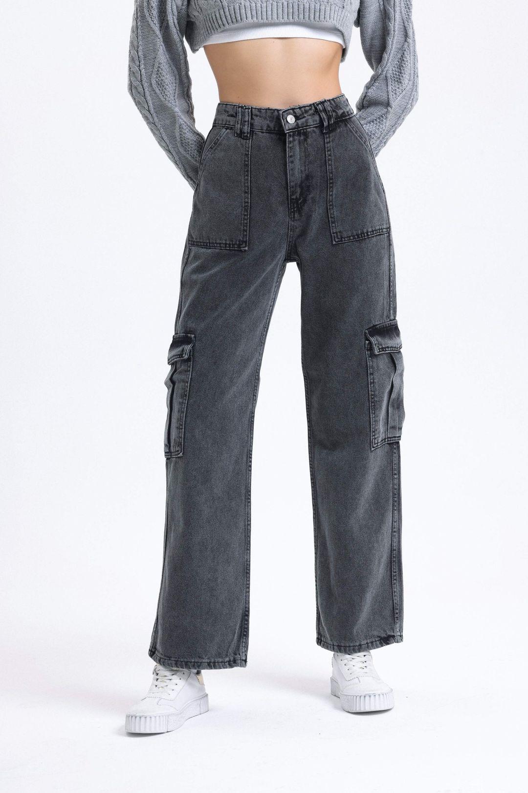 Low Rise Pocket Cargo Jeans by HICCUP