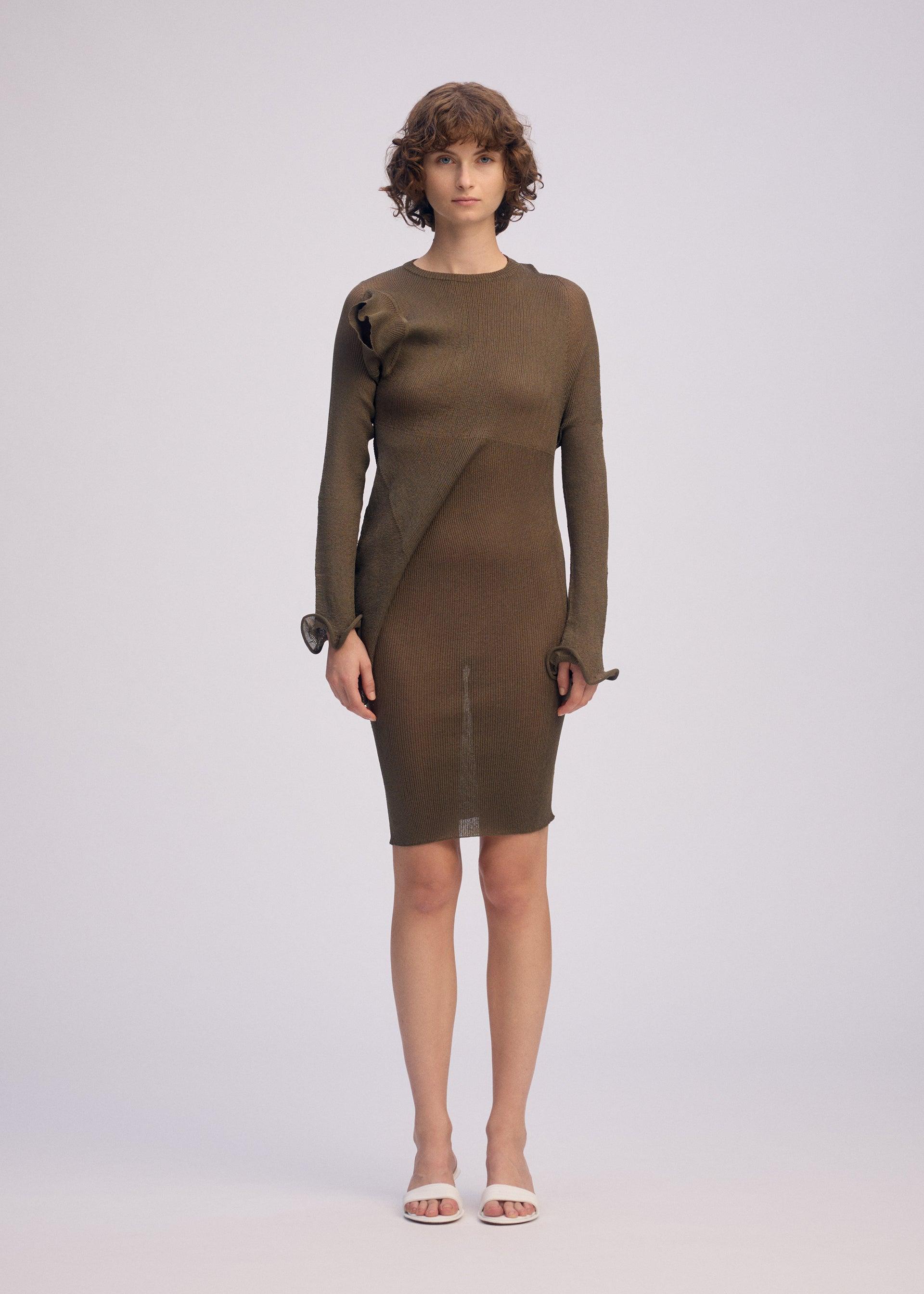ADVENTITIOUS：SLEEVES by ISSEY MIYAKE
