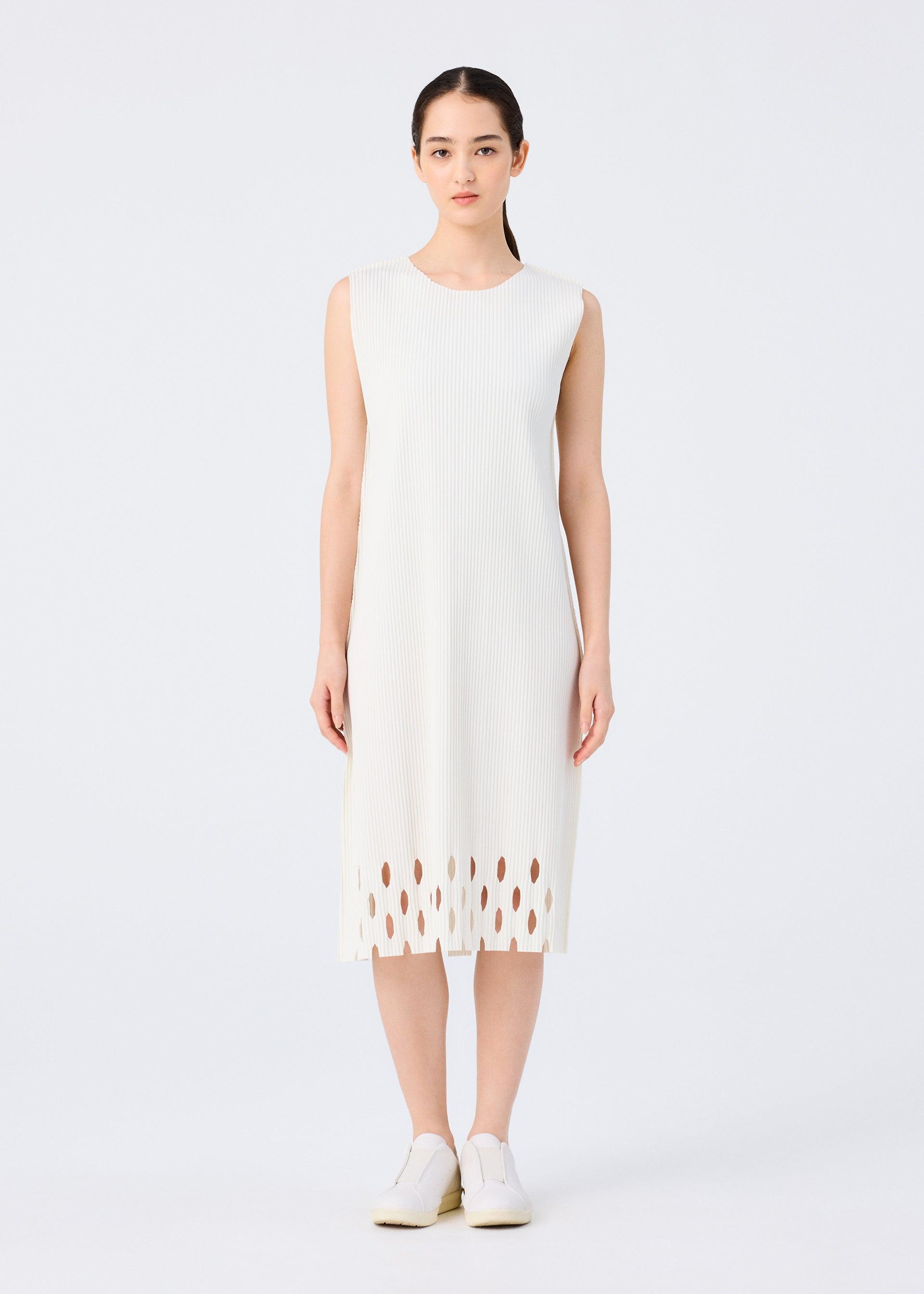 APERTURE PLEATS by ISSEY MIYAKE