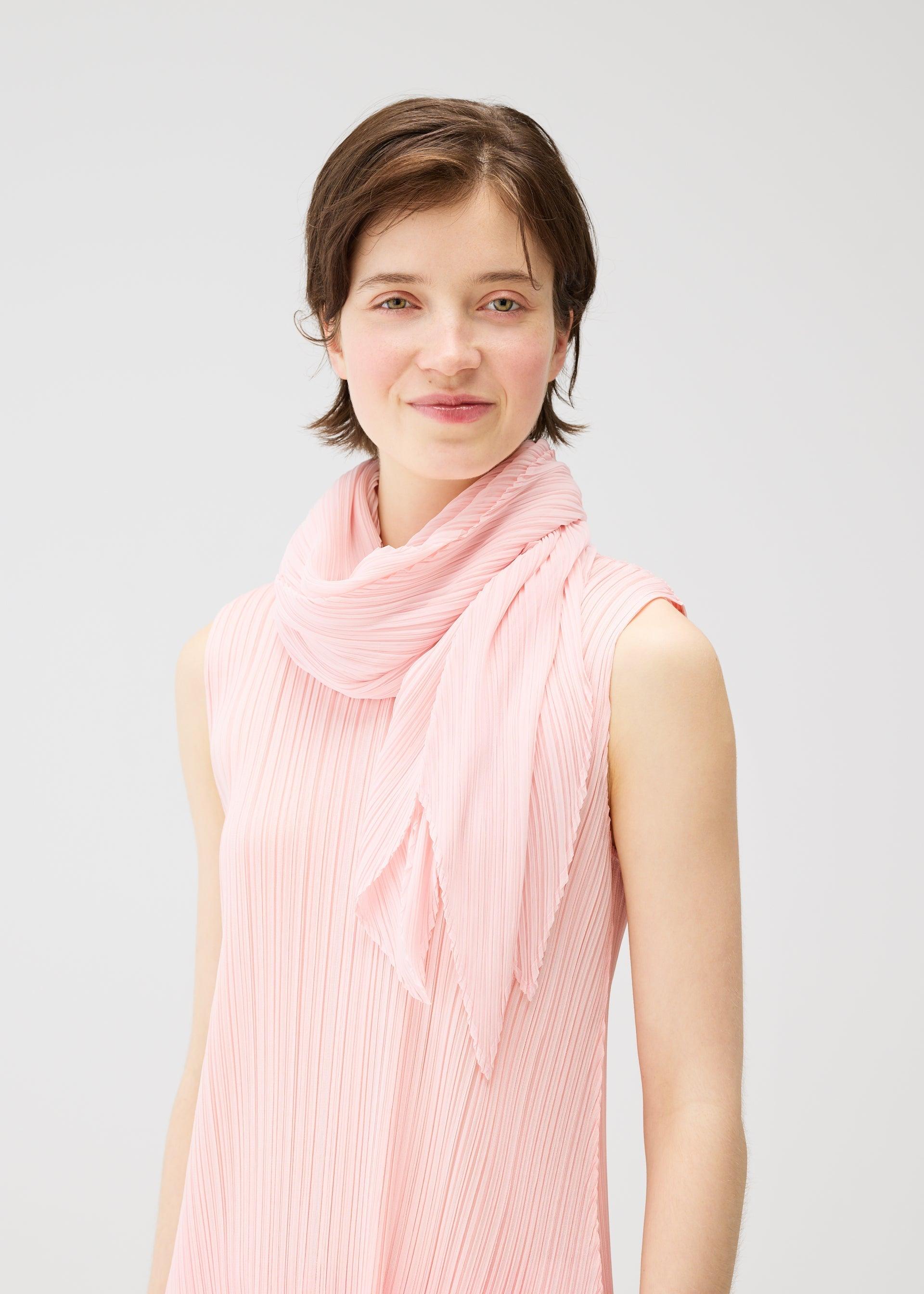 MONTHLY SCARF MARCH by ISSEY MIYAKE