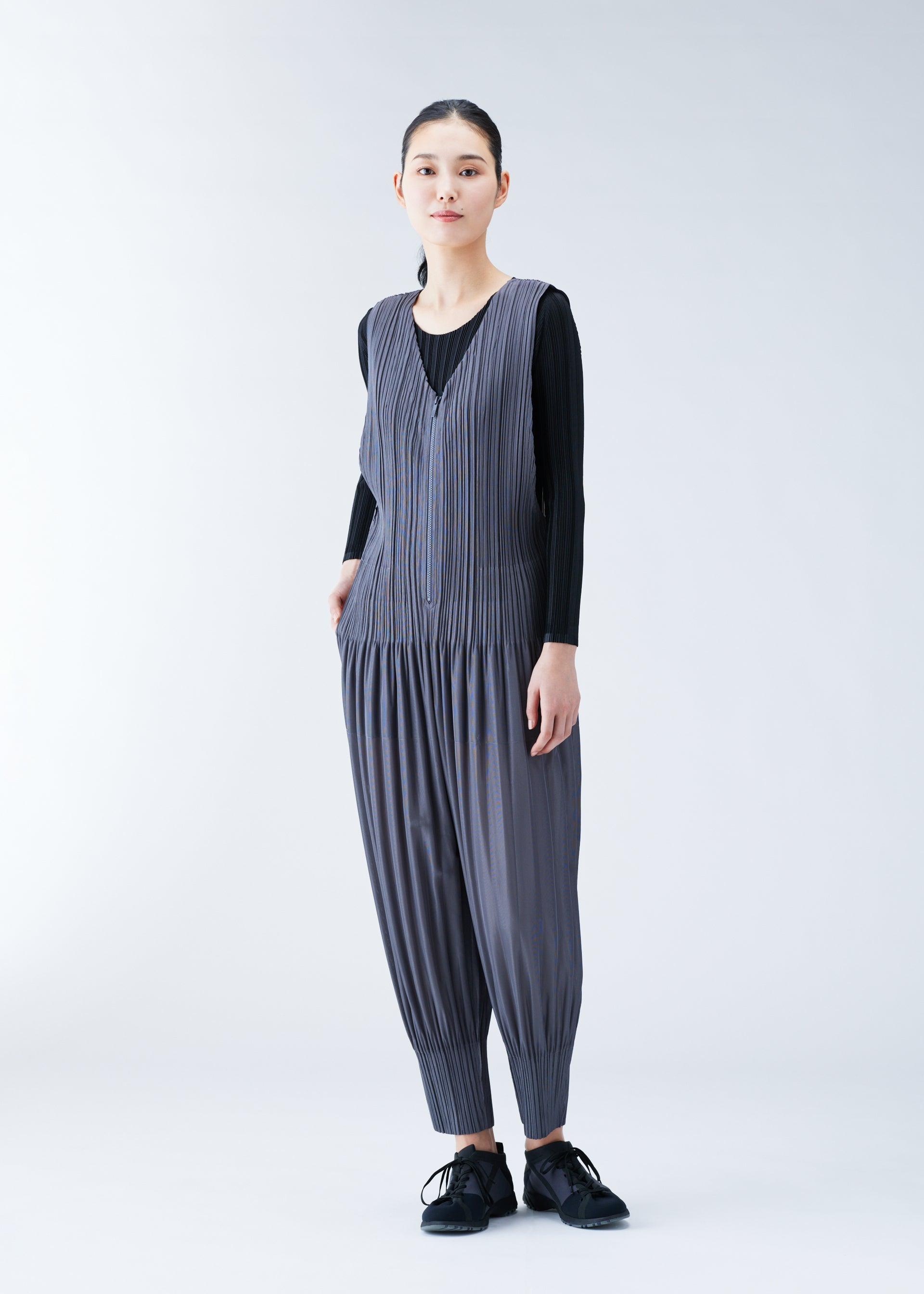 RIB PLEATS BASICS by ISSEY MIYAKE