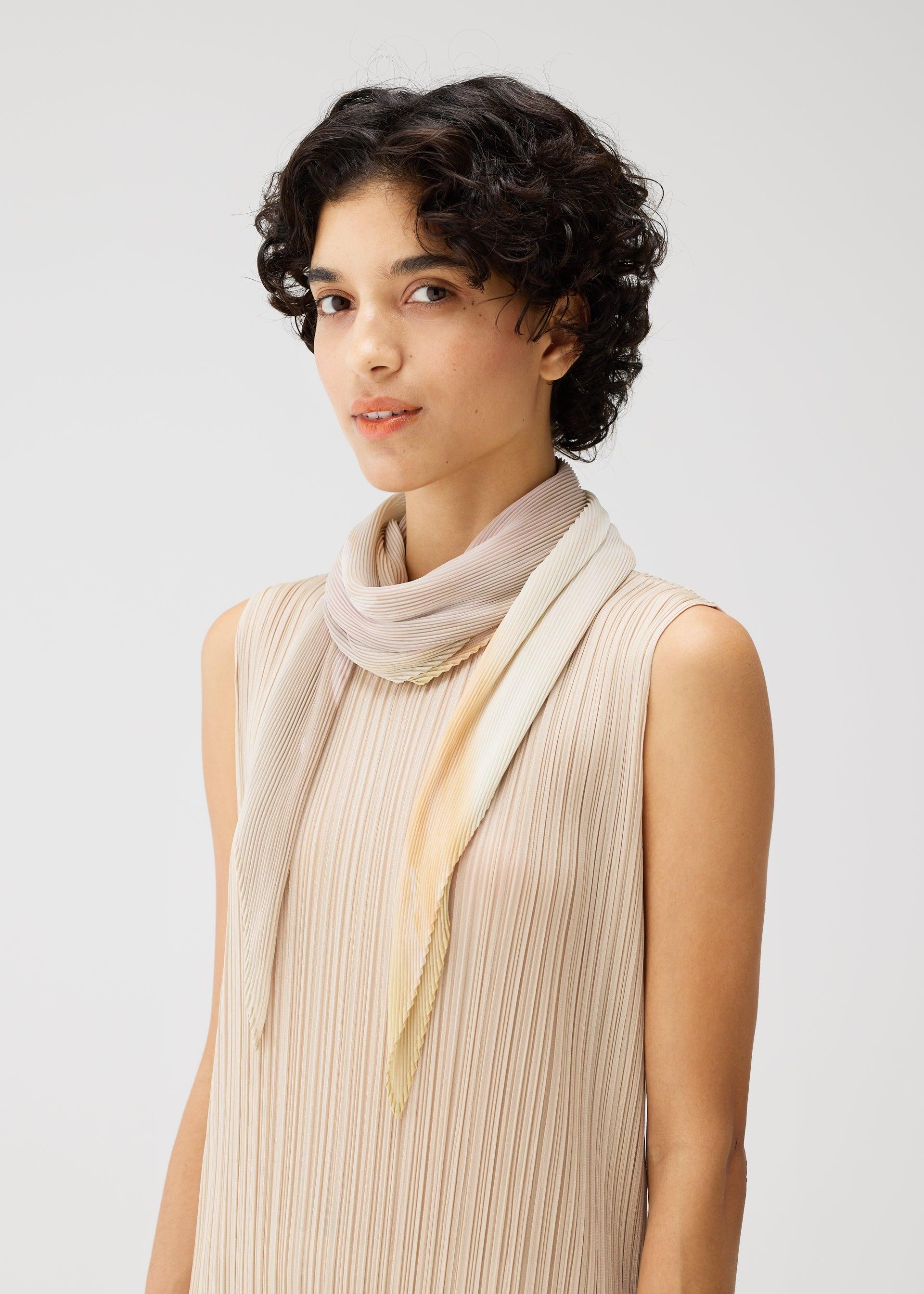 SEA BUBBLE SCARF by ISSEY MIYAKE
