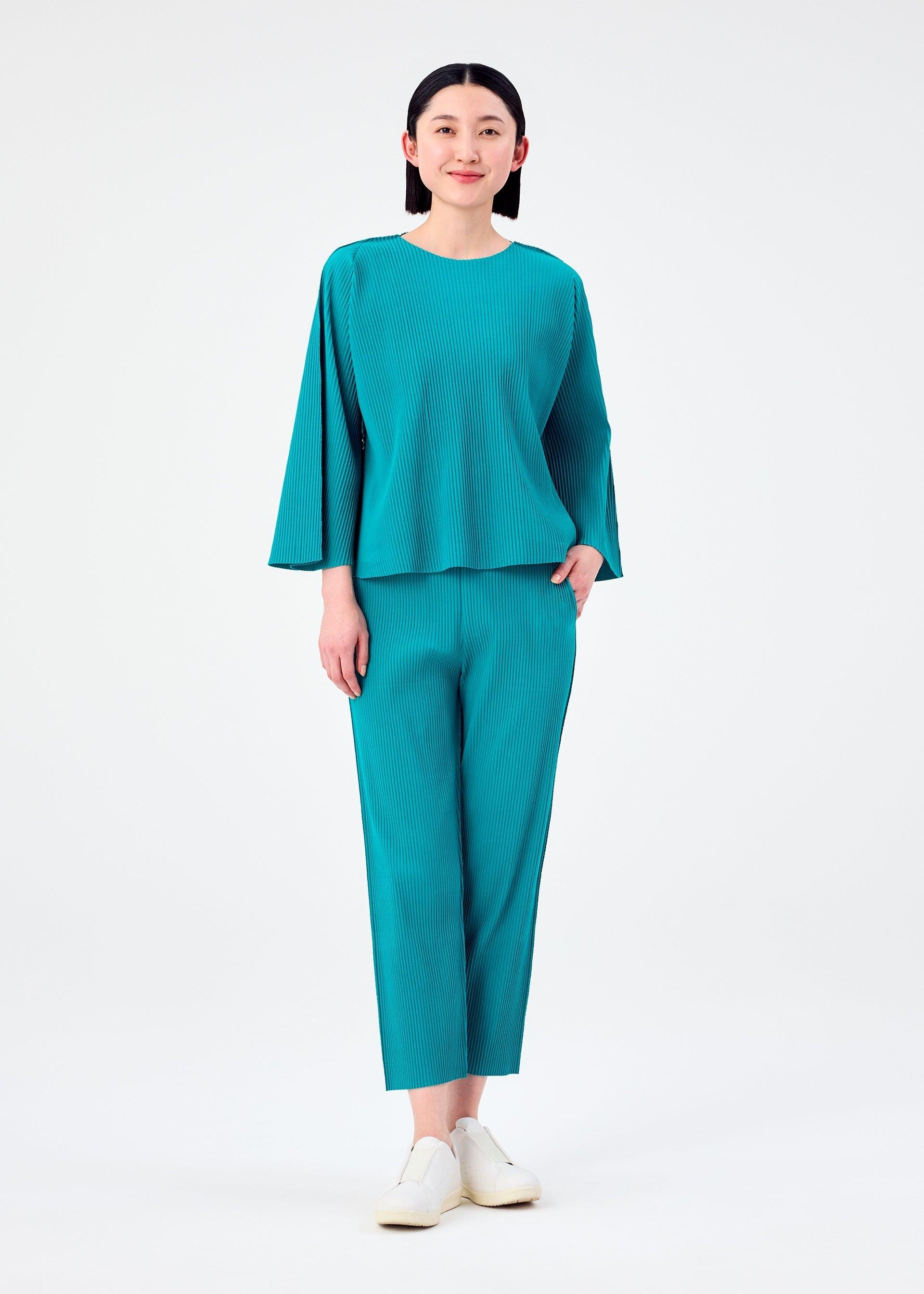 SWING PLEATS by ISSEY MIYAKE