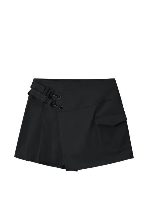 buckle-detail shorts by IZZUE