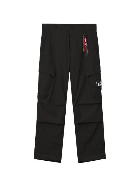 cargo-pockets trousers by IZZUE
