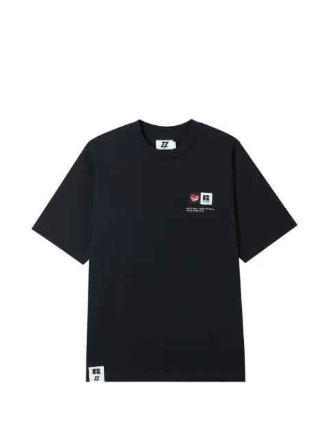 graphic T-shirt by IZZUE