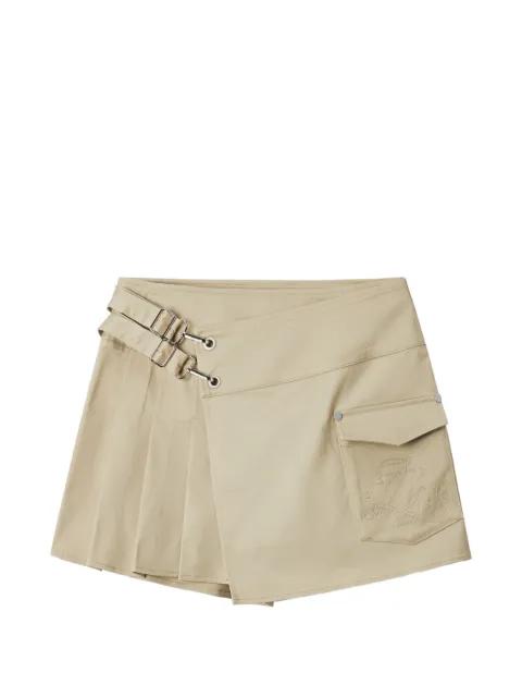 pleated-detail shorts by IZZUE