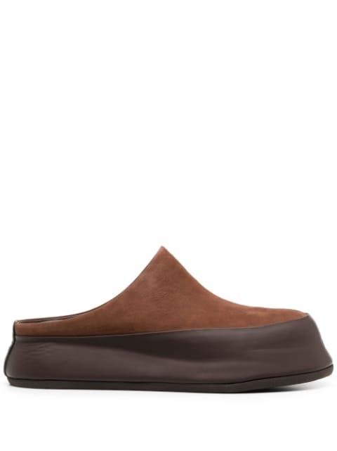 Les Goia two-tone mules by JACQUEMUS