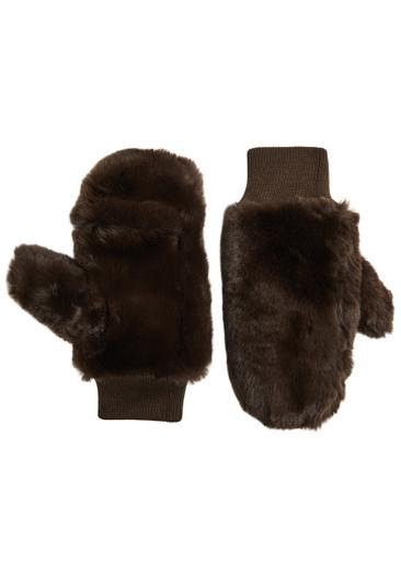 Mira faux fur mittens by JAKKE