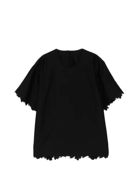 scalloped-trim short-sleeve top by JNBY