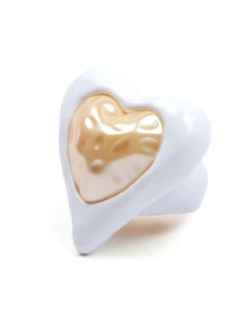 heart-shaped resin ring by JULIETTA