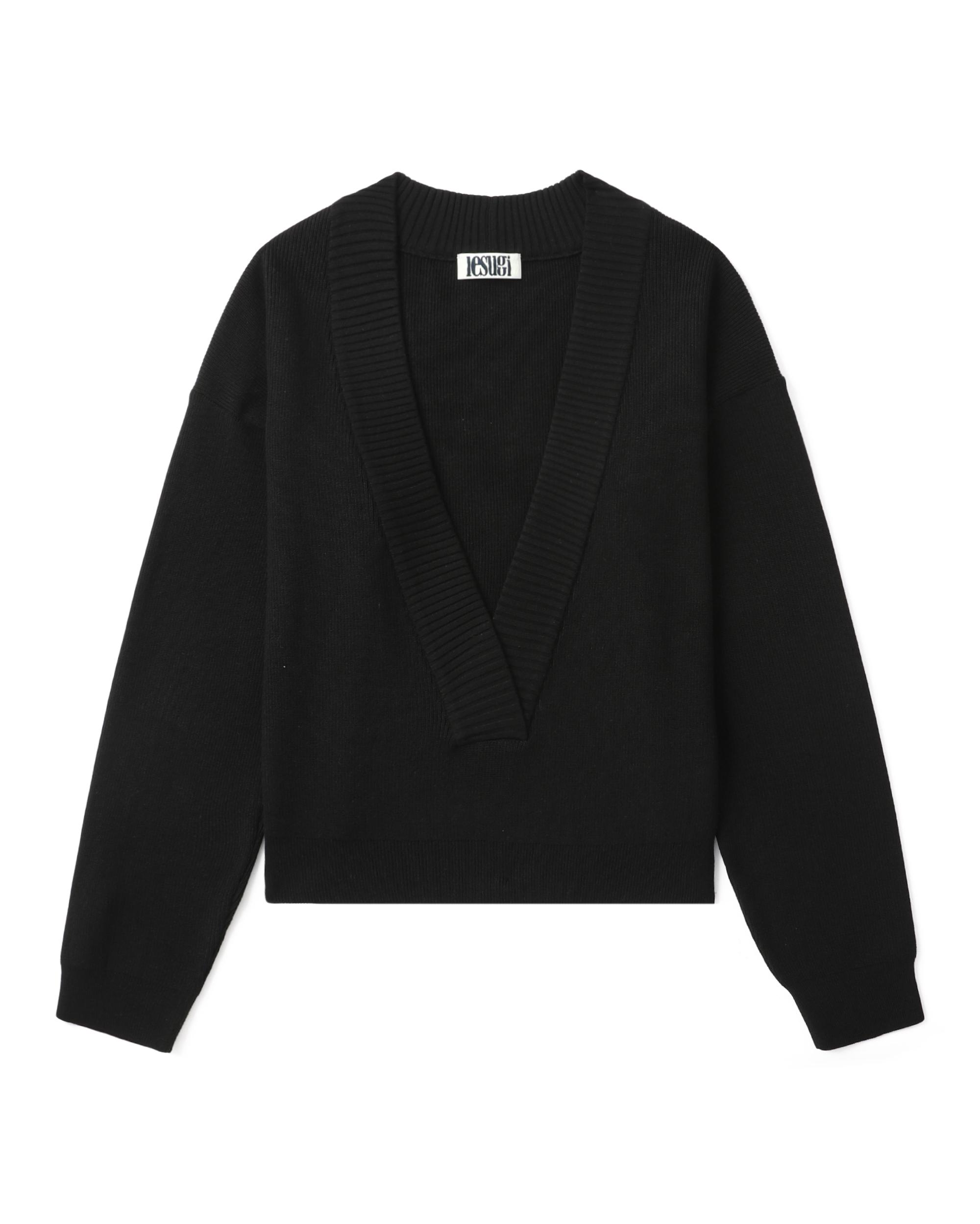 Deep v-neck jumper by LESUGIATELEIR