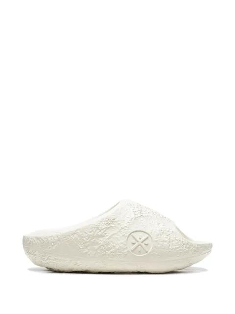 Lunar Rock Lite textured slides by LI-NING